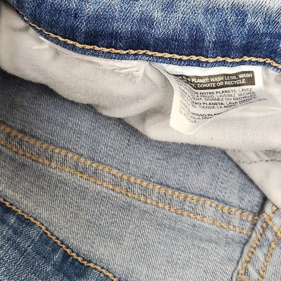 Levis Bermuda Stretch Medium Wash Denim Shorts. Size 29. - Picture 4 of 9